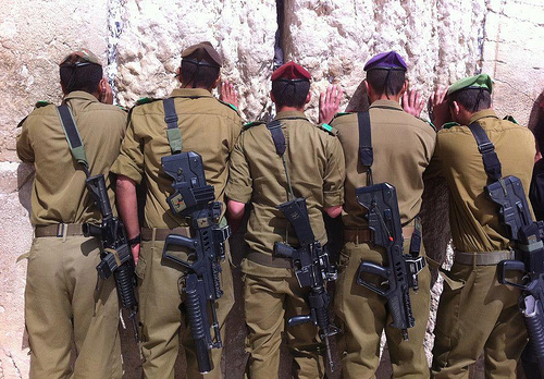 Soldiers at the Wall of Tears