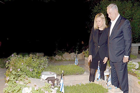 Bibi at grave of his brother Yoni Netanyahu