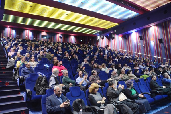 Anglo Vote Crowd 2