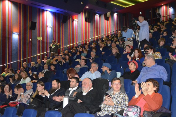 Anglo Vote Crowd