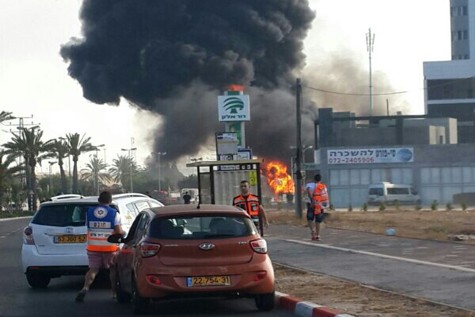 Ashdod Gas station hit by rocket. Photo: Rotter.net
