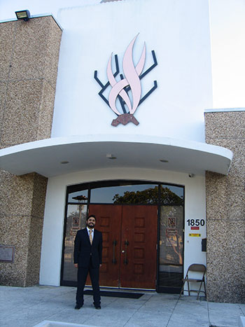 Rabbi Ariel Yeshurun in front of Skylake Synagogue. (Photo by Ben G. Frank)