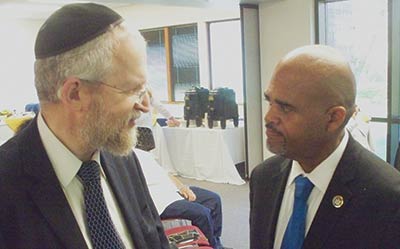 Jewish Press Usher Piller (left) discusses important issues facing the new PEF administration with the PEF’s new president, Wayne Spence.