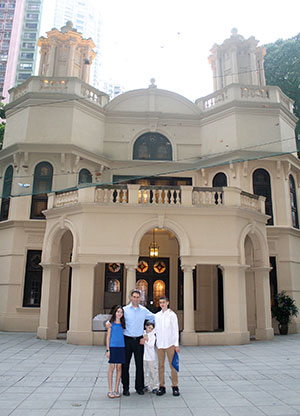 Bar mitzvah boy with siblings and Dad outside Ohel Leah Synagogue