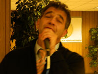 Mach-041312-Chaim-Kiss