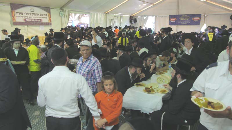 Thousands dine in the air-conditioned tents of Rashbi Hospitality / Photo credit: Courtesy Rashbi Hospitality