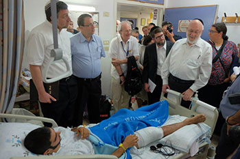 The OU group visiting a soldier in Soroka Hospital who was wounded in Operation Protective Edge