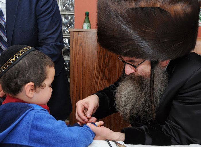 The Spinka Rav and his rebbetzin recently visited Ahavas Torah in Scottsdale, AZ.