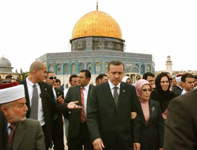 President Erdogan and his wife visited the Dome of the Rock on the Temple Mount in 2005