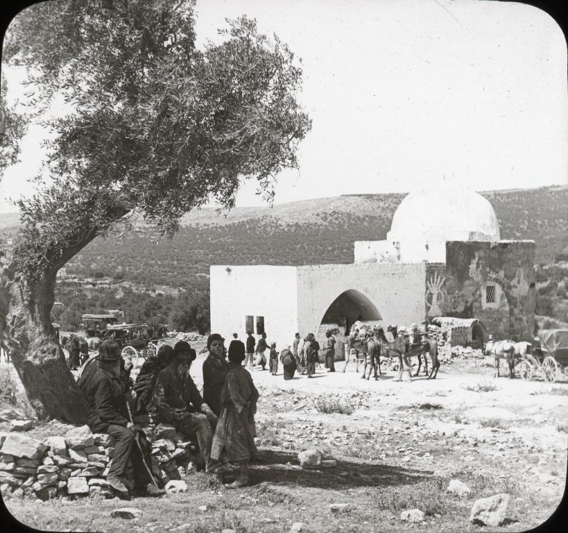 Visitors to Rachel's Tomb (circa 1910). Note the carriages in the background and Jewish pilgrims under the tree. (Oregon State University collection) israeldailypicture.com