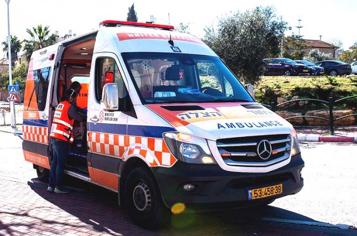 A United Hatzalah ambulance team (archive)