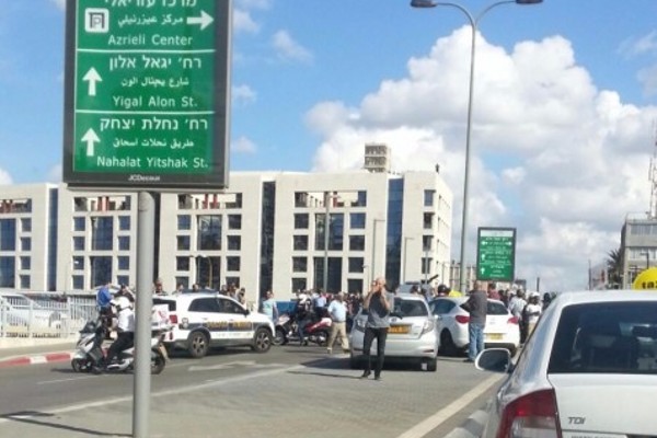 4 Wounded, Including IDF Soldier Stabbed in Tel Aviv Terror Attack