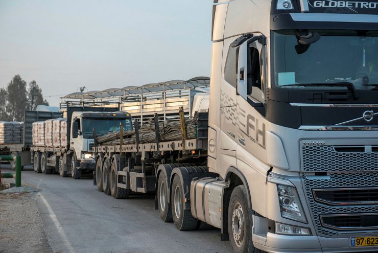 IDF Broadens Project that Boosts Arab Business in Hebron Area